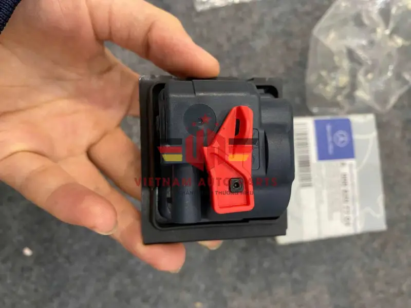 Motor mở nắp bình xăng mercedes