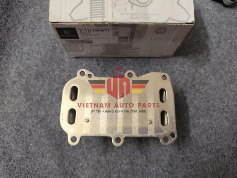 Két làm mát dầu máy mercedes GLA45