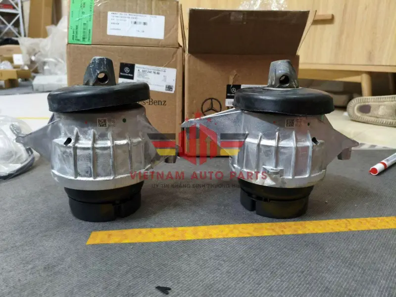 Chân máy phải mercedes GLE300D