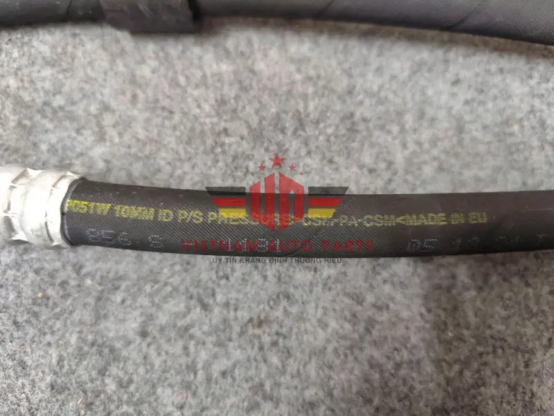 Ống dầu cao áp từ bơm tới thước mercedes