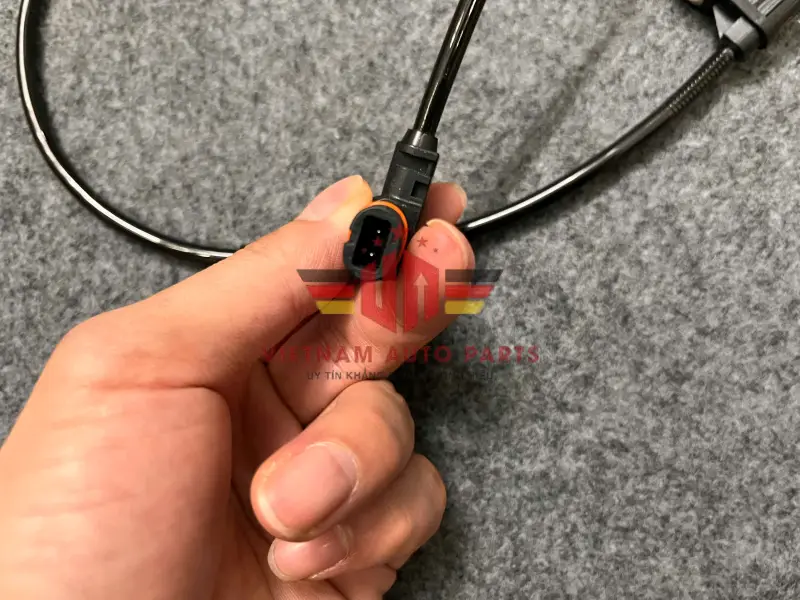 Cảm biến ABS trước mercedes W204