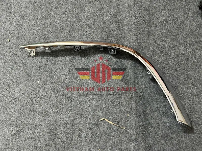 Nẹp mạ cản trước trái E200 W213