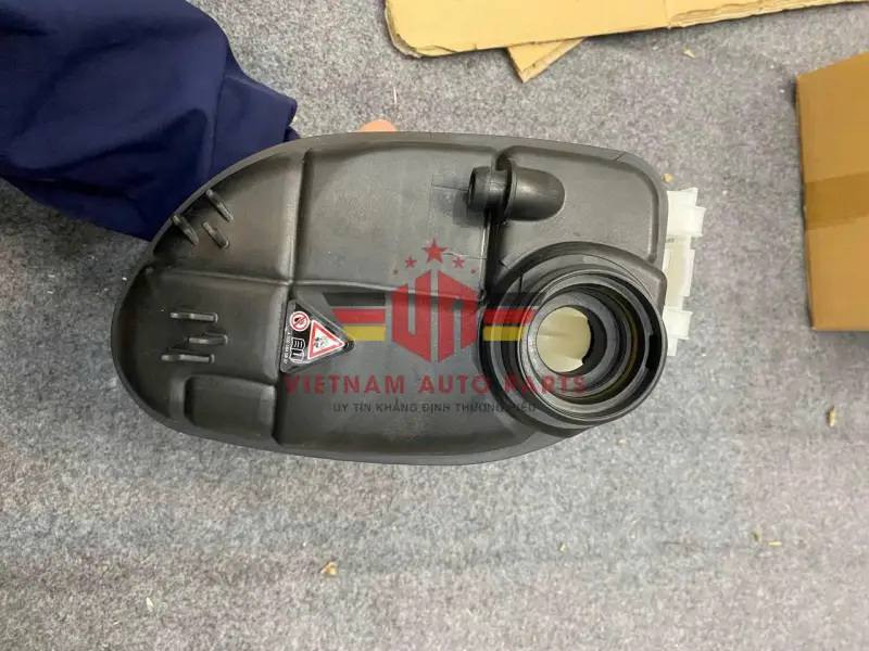 Bình nước phụ mercedes