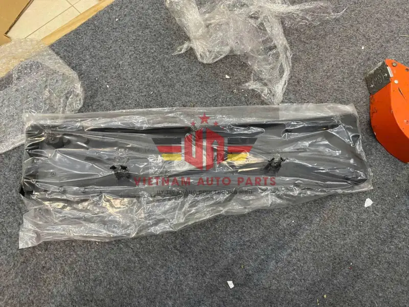 Ốp bắt biển số trước mercedes GLC200