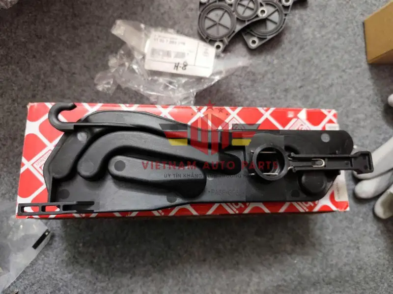 Giá đỡ bình nước phụ BMW E60